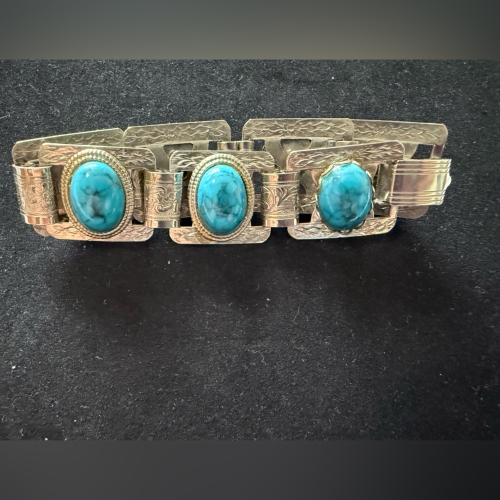 Turquoise & silver colored costume jewelry bracelet